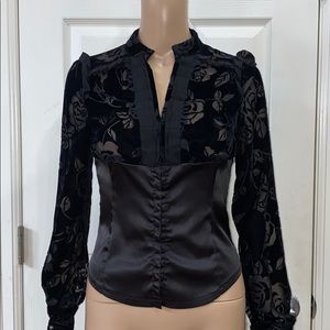 ❤️Beautiful & Unique Black Satiny & Floral Blouse